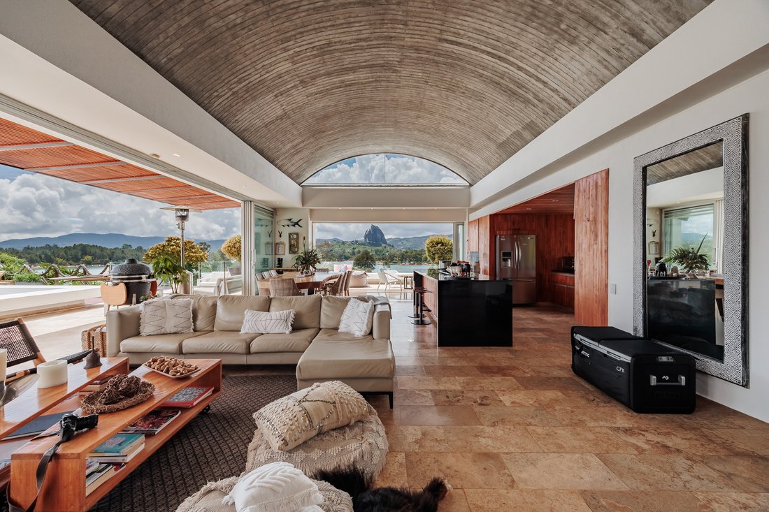 Villa in El Peñol, Antioquia, Colombia 1 - 17833684