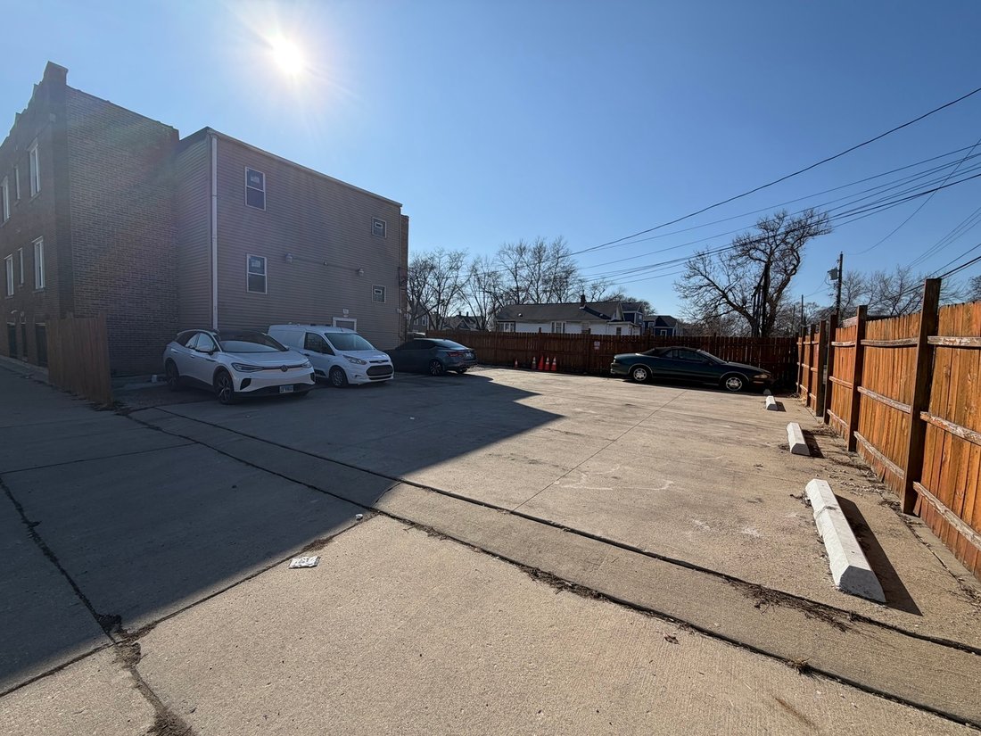 Chicago, Illinois, United States 5 - 17835312