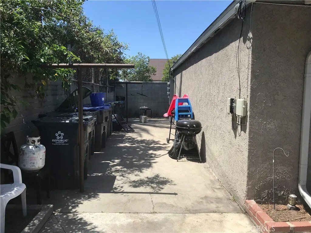Santa Ana, California, United States 3 - 17835380