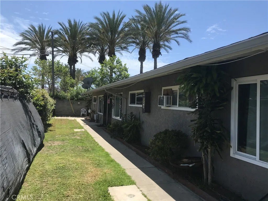 Santa Ana, California, United States 1 - 17835380