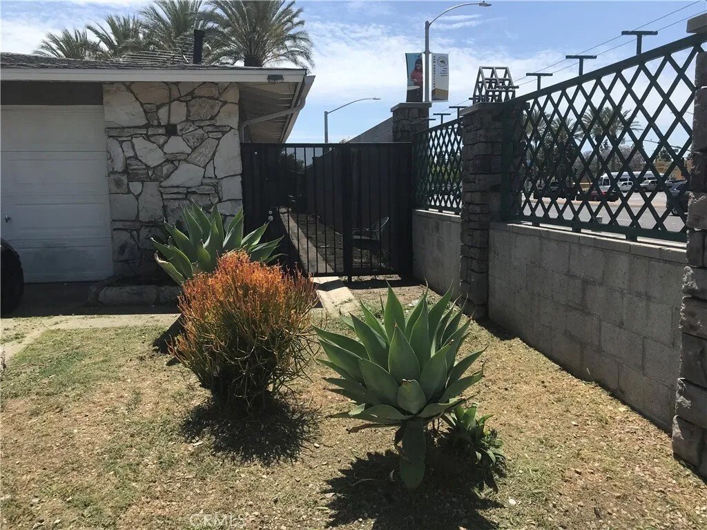 Santa Ana, California, United States 5 - 17835380