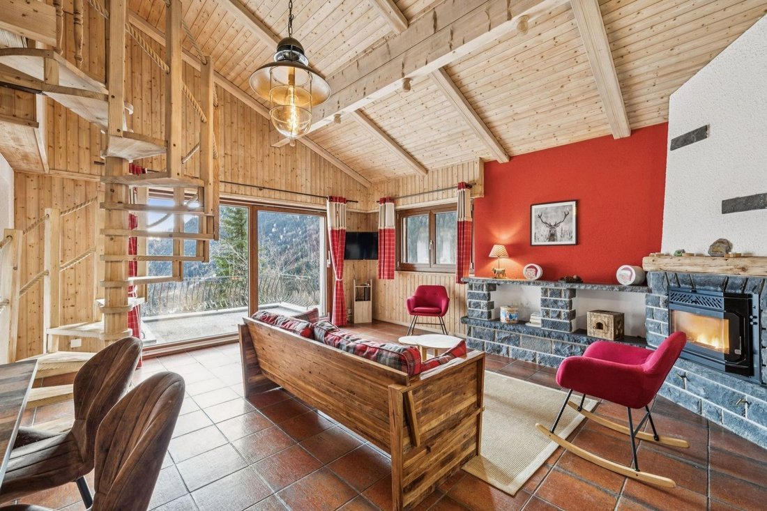 Chalet Just A Stone's Throw From The Ski Lifts
