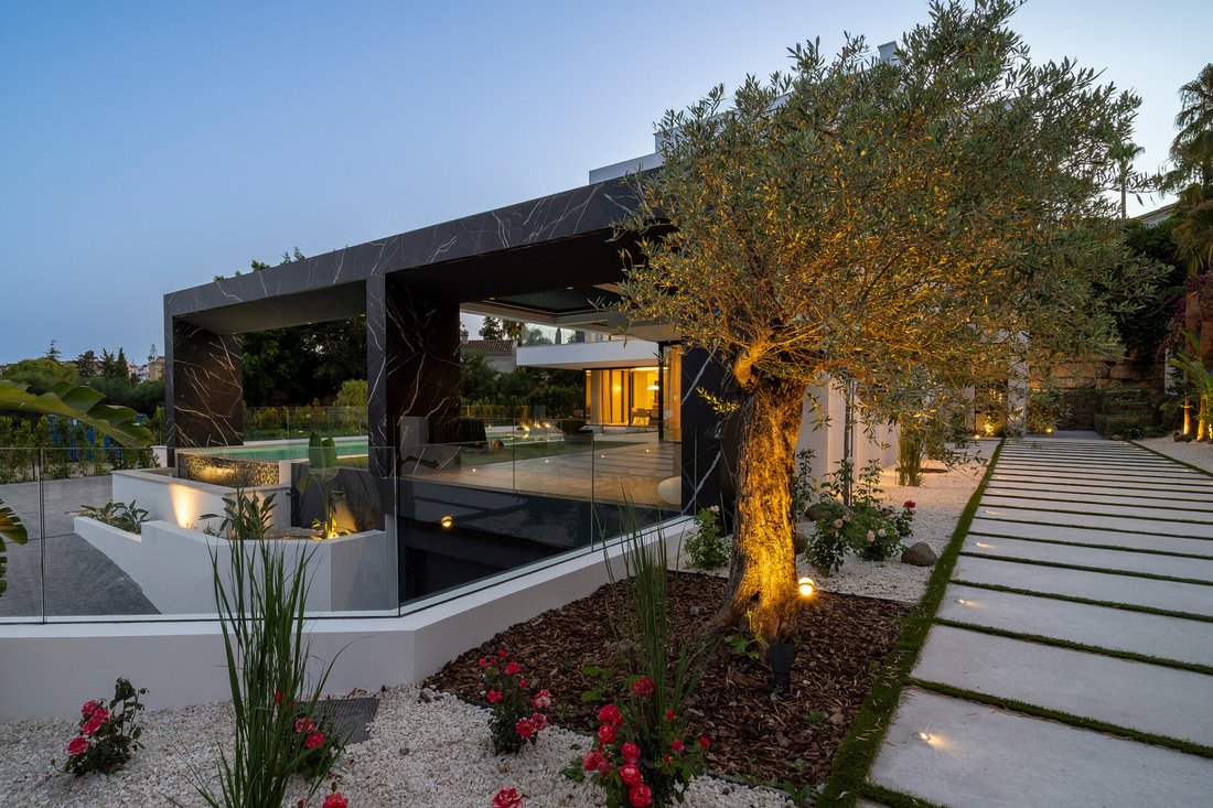 Villa in Marbella, Andalusia, Spain 1 - 17835483
