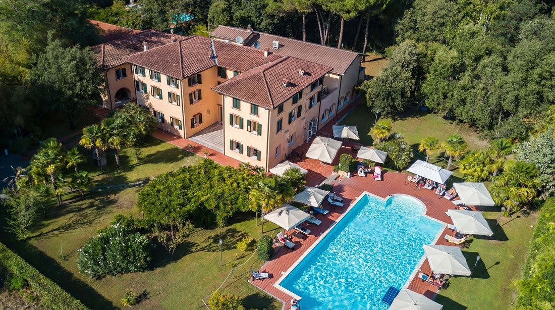 Villa in Poveromo, Massa, Italy 1 - 17835599