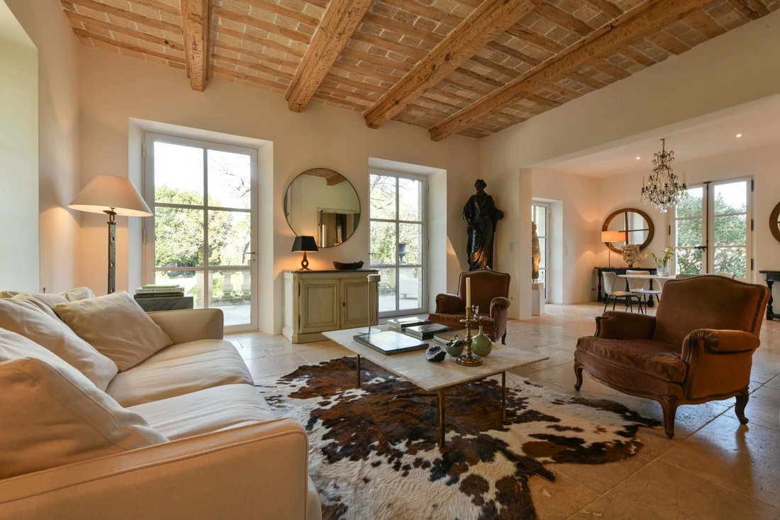 Estate in Uzès, Occitania, France 1 - 17835592