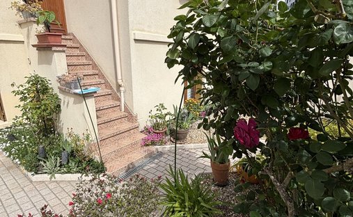 House in Chemin de l'île, Nanterre, France 1