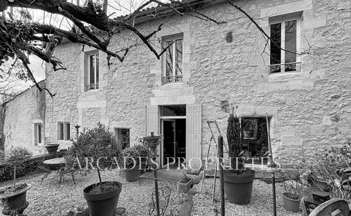 Domaine à Frontenac, Nouvelle-Aquitaine, France 1
