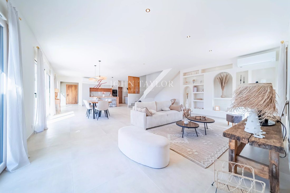 House in Gordes, Provence-Alpes-Côte d'Azur, France 4 - 17835503