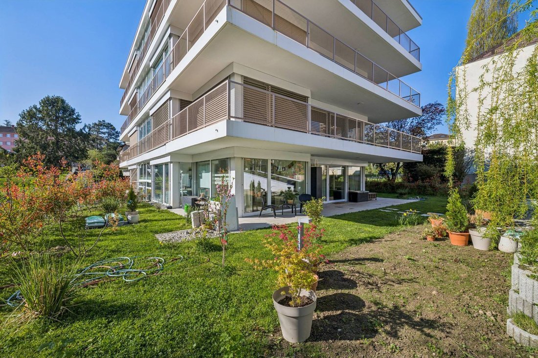 Magnificent 4.5 Room Apartment With Large Terrace And Private Garden In Ecublens
