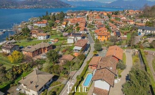 Villa in Ranco, Lombardy, Lombardy, Italy 1