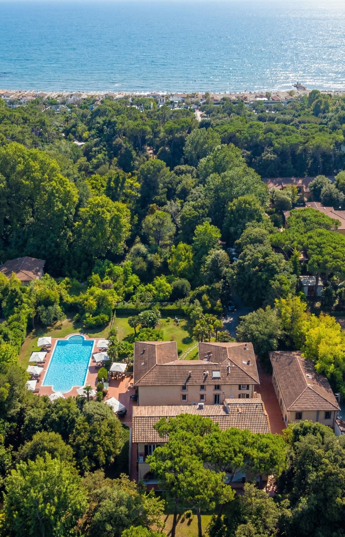 Villa in Poveromo, Massa, Italy 3 - 17835599