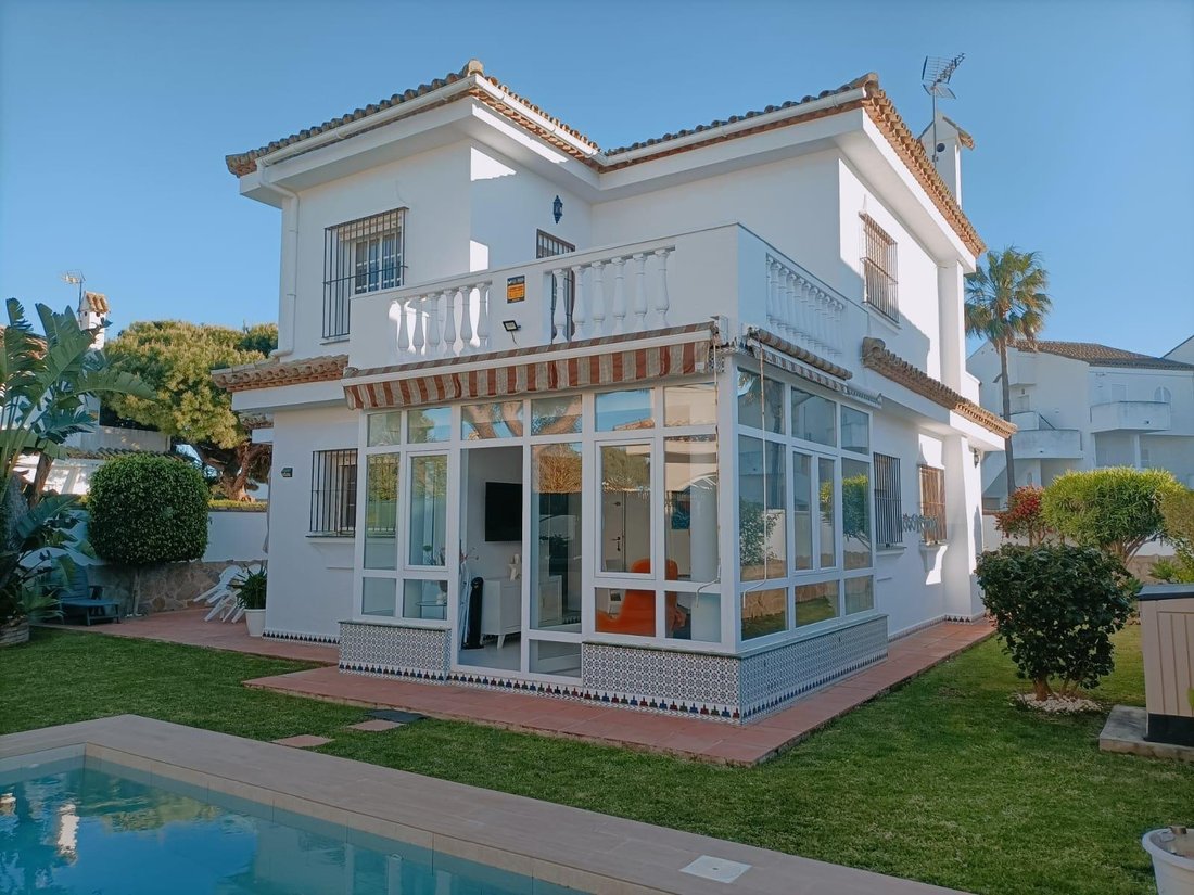 Chalet in Chiclana de la Frontera, Andalusia, Spain 1 - 17835898