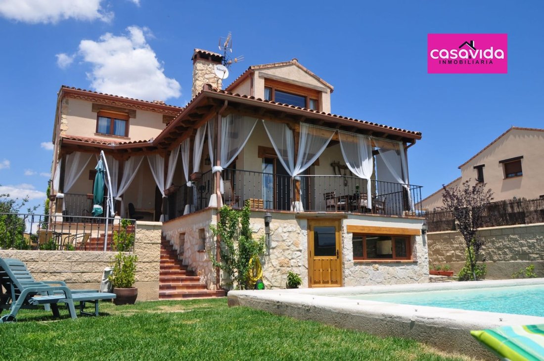 Chalet in La Lastrilla, Castile and Leon, Spain 1 - 15248224