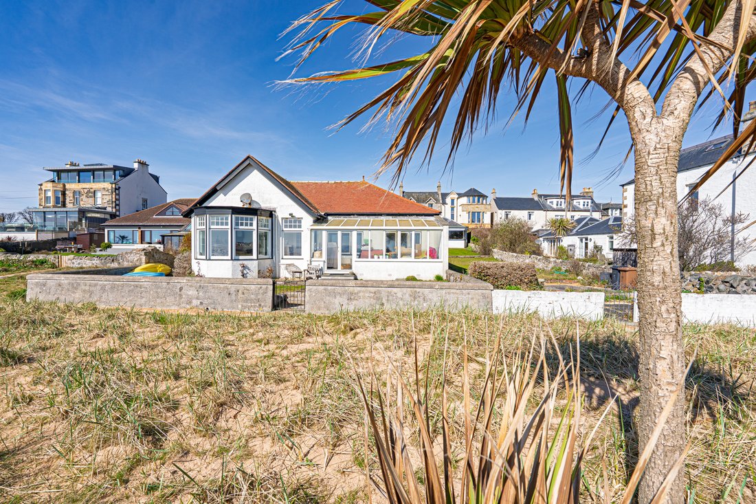 Bungalow in Fife, Scotland 2 - 17836159