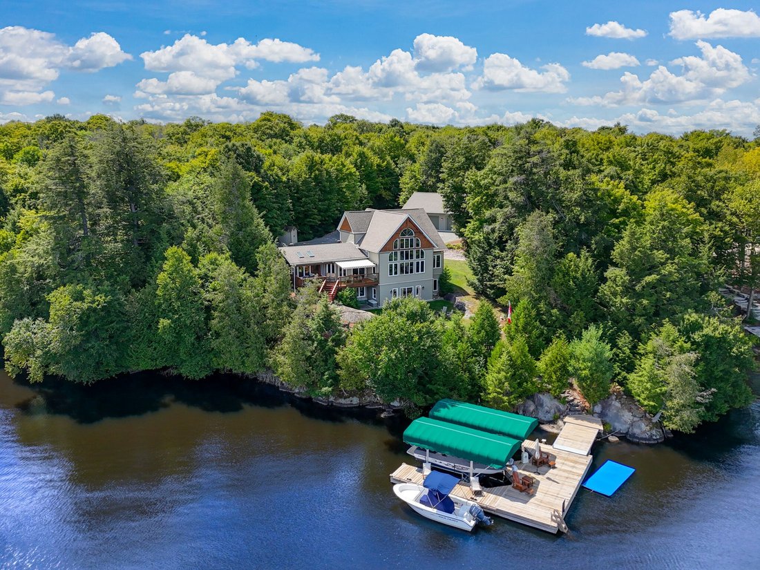House in Parry Sound, Ontario, Canada 1 - 17836228
