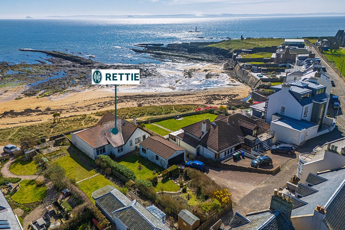 Bungalow in Fife, Scotland 1 - 17836159