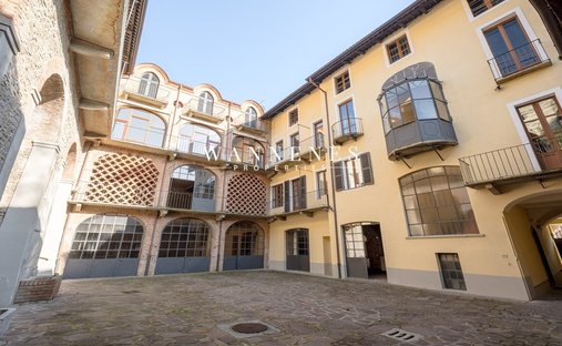 Haus in Canelli, Piemont, Italien 1