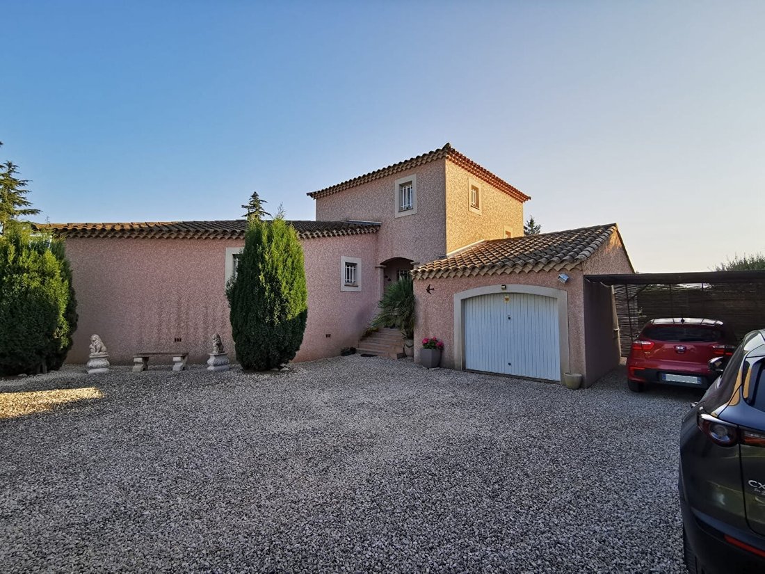 Villa in Pujaut, Occitania, France 3 - 17837452