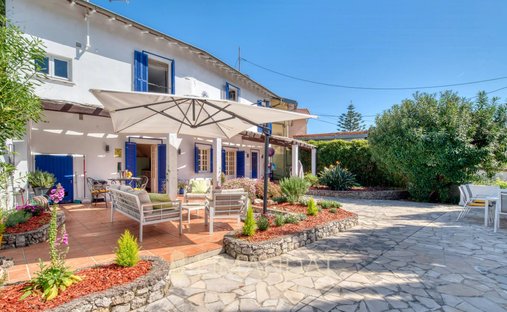 Villa in Menton, Provence-Alpes-Côte d'Azur, France 1