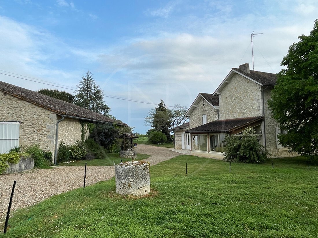 Villa in Sainte-Foy-la-Grande, Nouvelle-Aquitaine, France 2 - 17837266