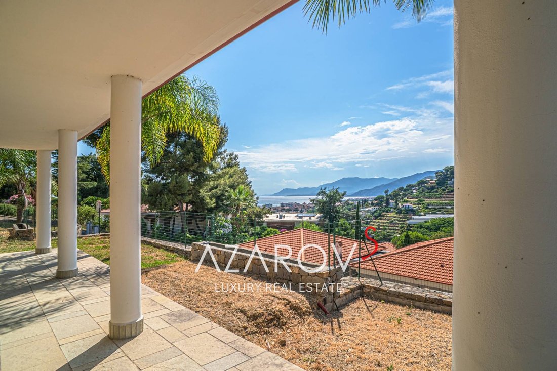 Villa in Bordighera, Liguria, Italy 1 - 15988259
