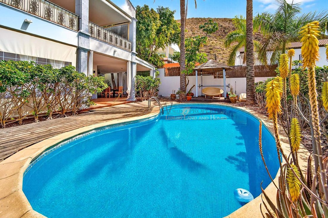 Villa in Los Cristianos, Canary Islands, Spain 3 - 17836810