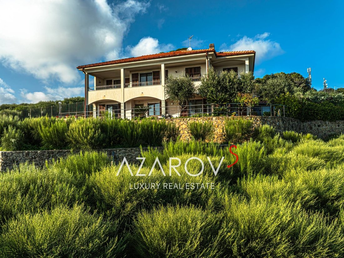 Villa in Bordighera, Liguria, Italy 1 - 14900351