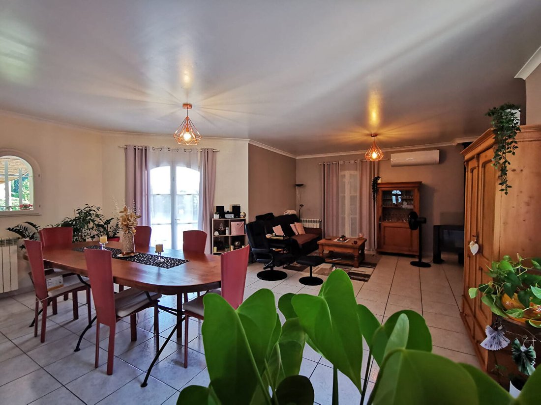 Villa in Pujaut, Occitania, France 4 - 17837452