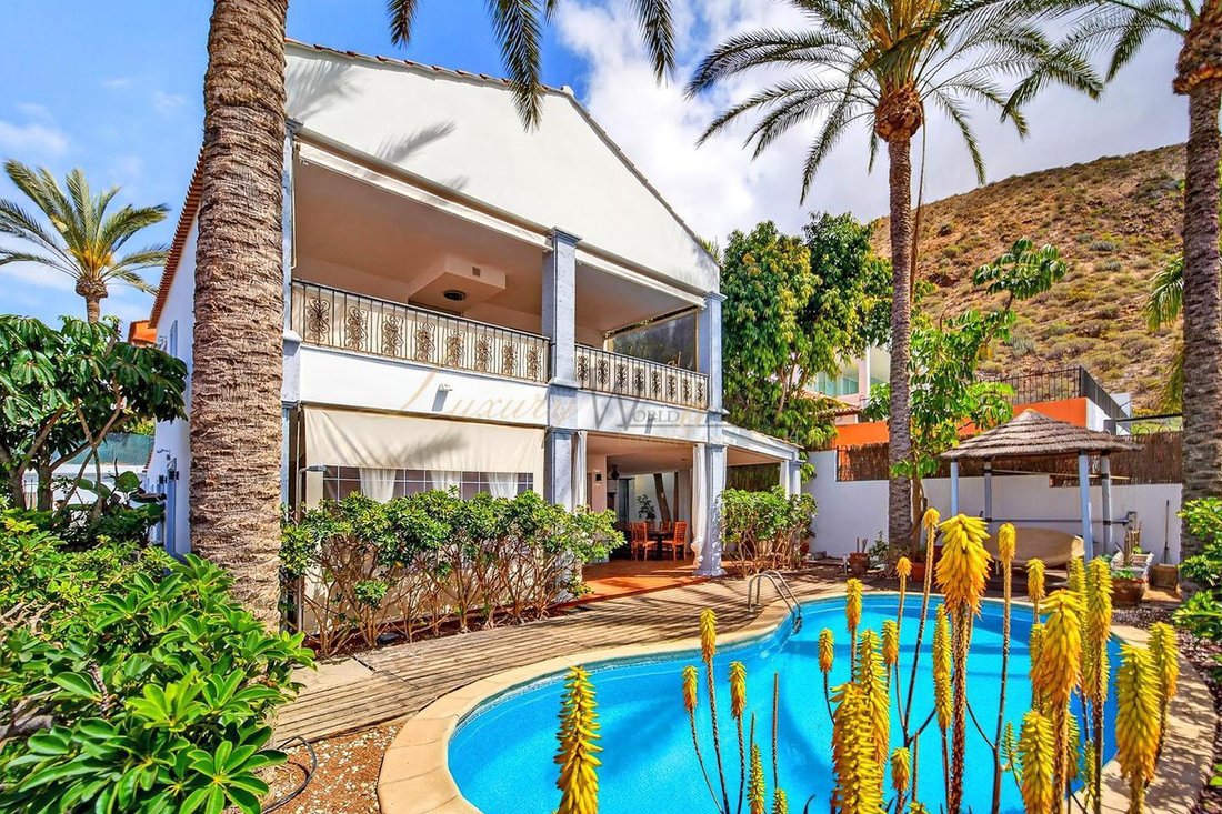 Villa in Los Cristianos, Canary Islands, Spain 2 - 17836810
