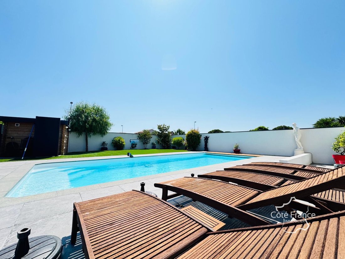 Villa in Portiragnes, Occitania, France 2 - 17837278