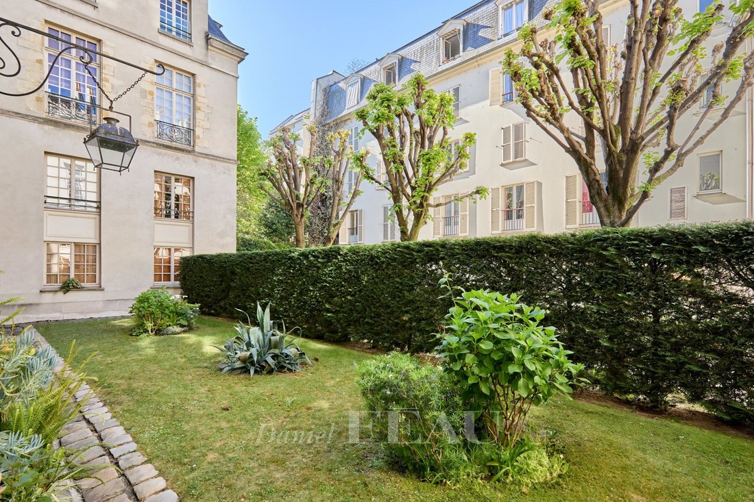 Apartment in Île de la Cité, Paris 1er Arrondissement, Paris 2 - 17837486