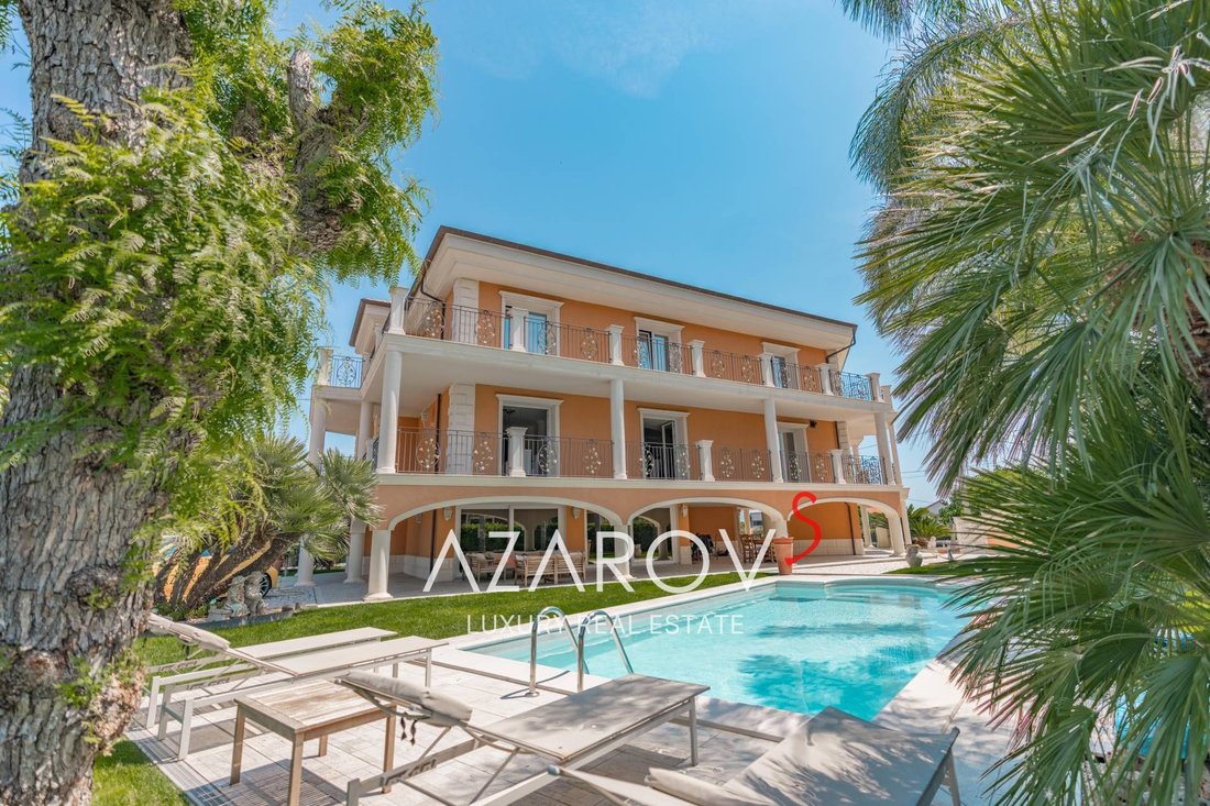 Villa in Taggia, Liguria, Italy 1 - 14045570