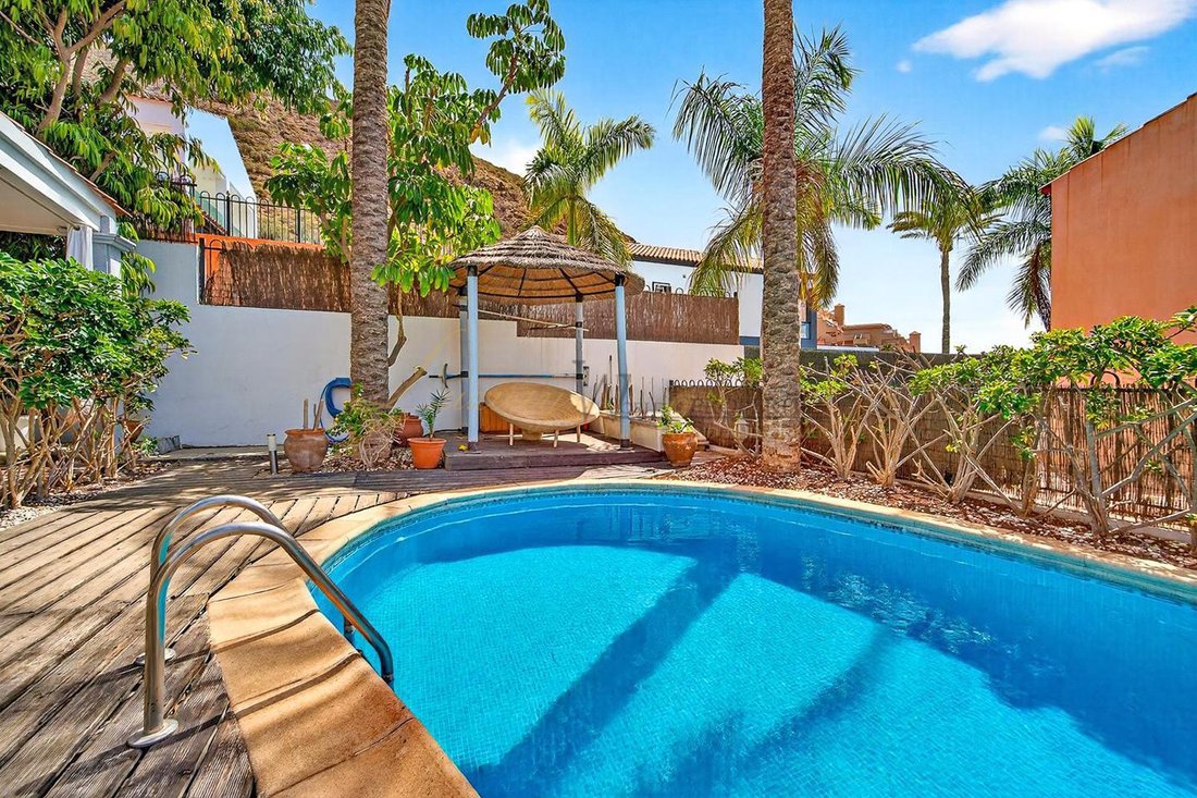 Villa in Los Cristianos, Canary Islands, Spain 4 - 17836810