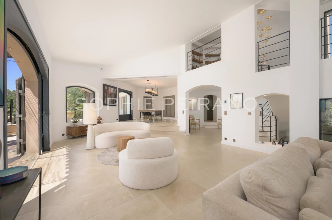 Villa in Mougins, Provence-Alpes-Côte d'Azur, France 4 - 17837485