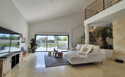 House in Berson, Nouvelle-Aquitaine, France 1