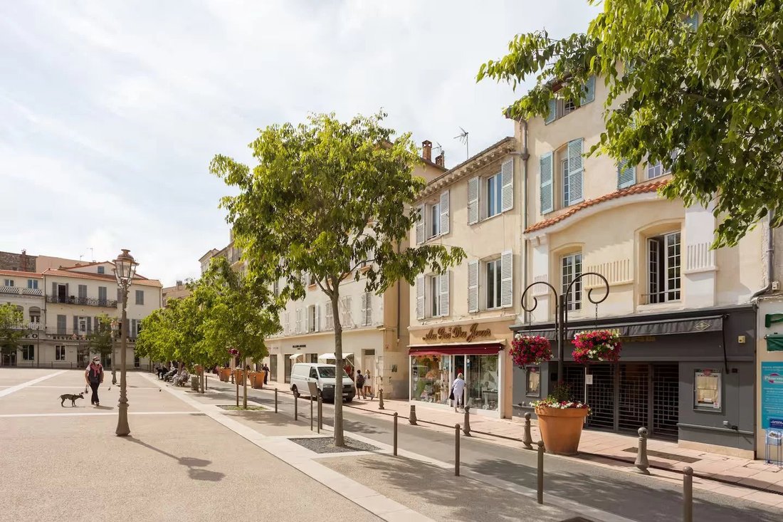 Vieille Ville, Antibes, France 1 - 17837343