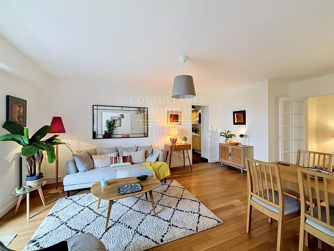Apartment in Saint Thomas d'Aquin, Paris 7e Arrondissement, Paris 2 - 17836408
