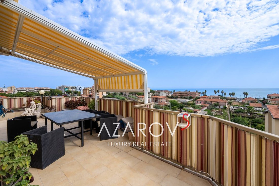 Villa in Vallecrosia, Liguria, Italy 1 - 14611467