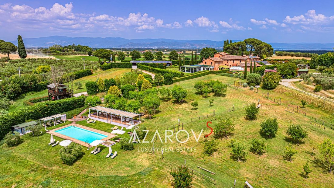 Villa in Castiglione del Lago, Umbria, Italy 1 - 15821141