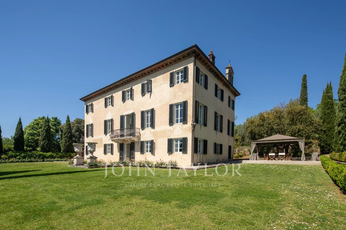 Villa in Historic Center, Lucca, Tuscany 1 - 17837526