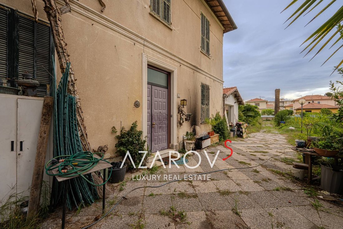 Villa in Bordighera, Liguria, Italy 3 - 14783952