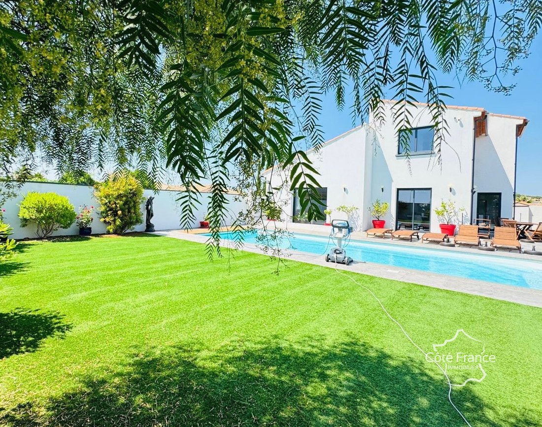 Villa in Portiragnes, Occitania, France 1 - 17837278