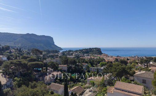 Villa in Petite Couronne, Cassis, France 1