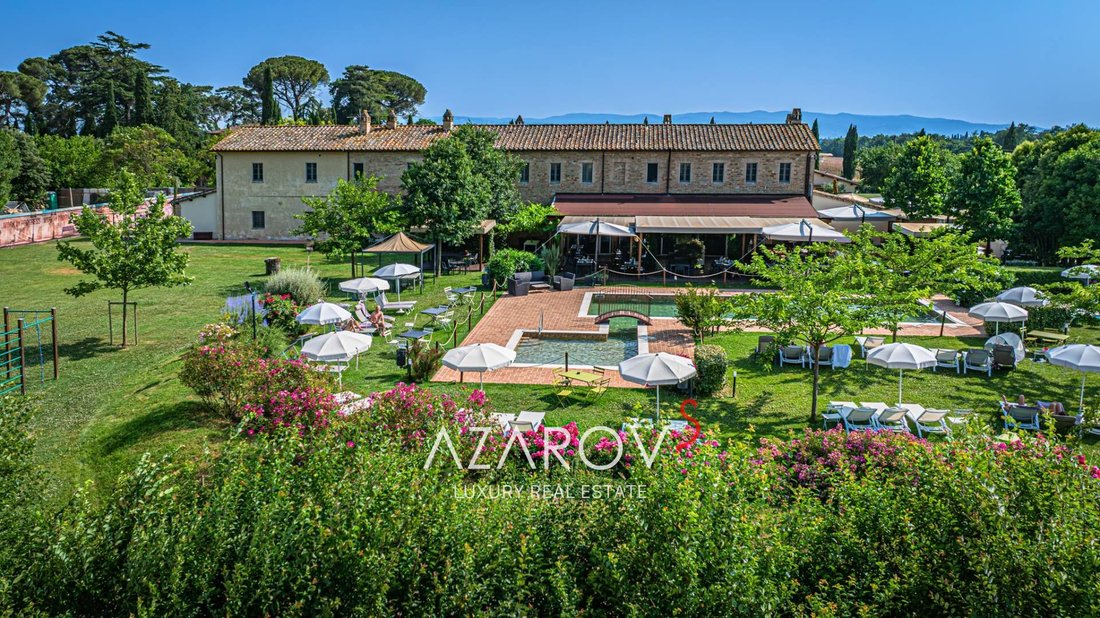 Villa in Bastia Umbra, Umbria, Italy 1 - 15859441