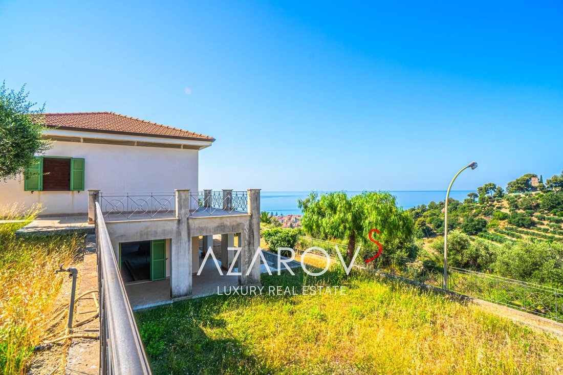 Villa in Bordighera, Liguria, Italy 1 - 15859463