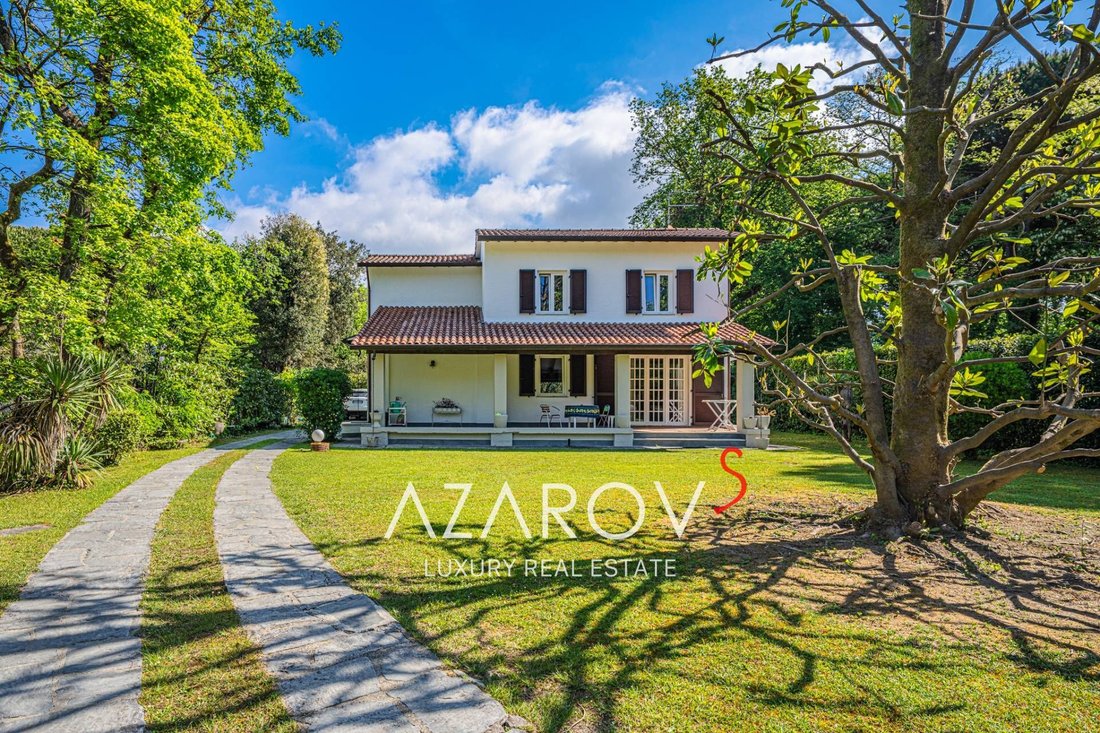 Villa in Ronchi, Massa, Italy 1 - 17830555