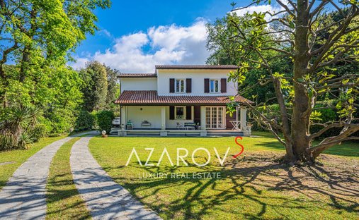 Villa in Ronchi, Massa, Italy 1