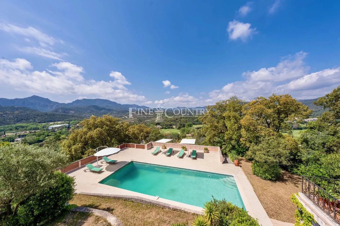 Villa in Mandelieu-la-Napoule, Provence-Alpes-Côte d'Azur, France 2 - 17837348