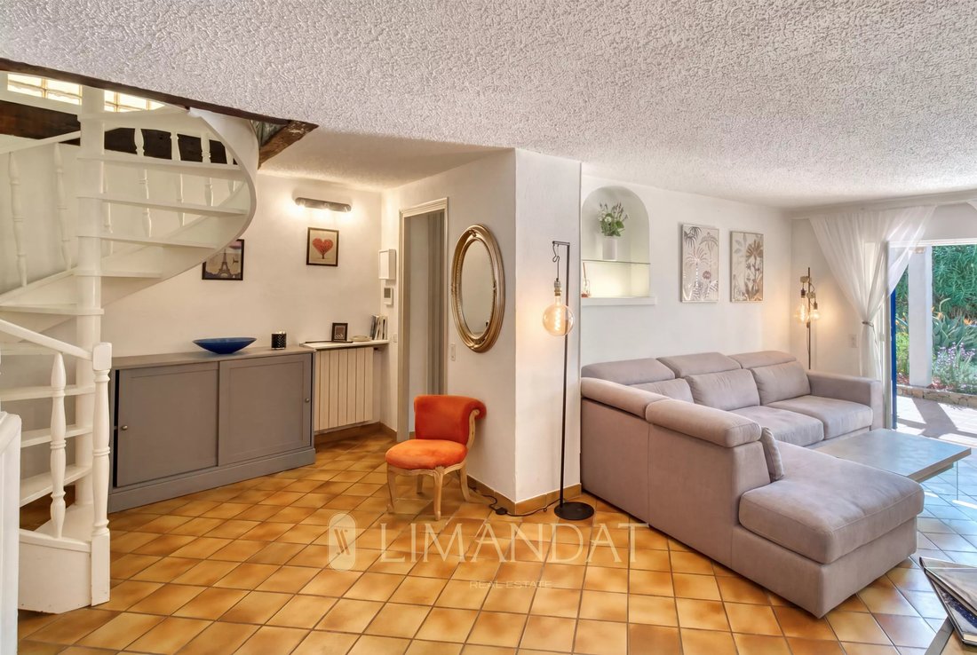 Villa in Menton, Provence-Alpes-Côte d'Azur, France 5 - 17837194