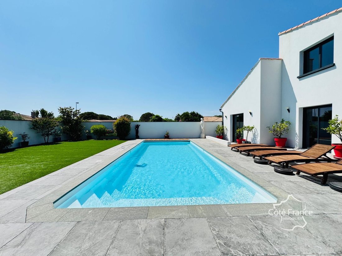 Villa in Portiragnes, Occitania, France 3 - 17837278
